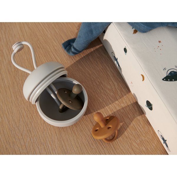 Контейнер для пустышек Philip Pacifier Box - Apple Red